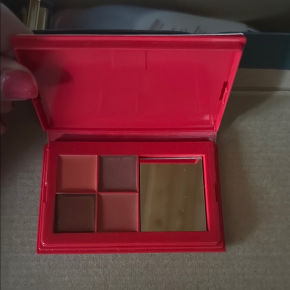 Clinique Bold Striped Makeup Palette - Picture 3 of 3